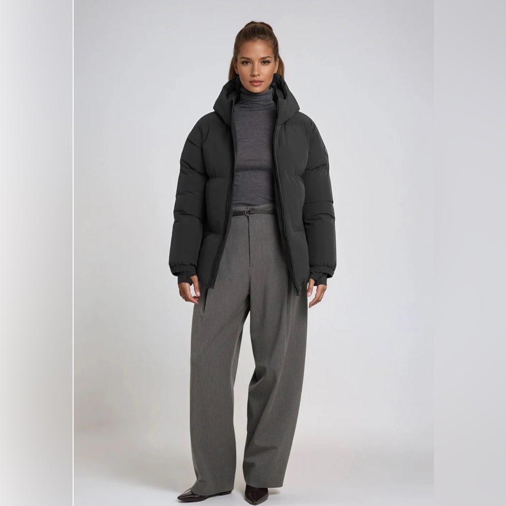NWT Noize Stacy Short Length Puffer in Charcoal
Size Large